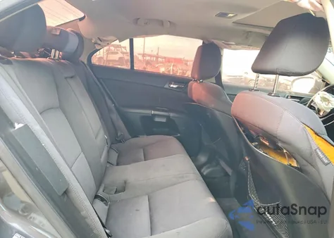 2010 Suzuki Kizashi Gts z USA, uszkodzony, nr VIN JS2RF9A53A6100120